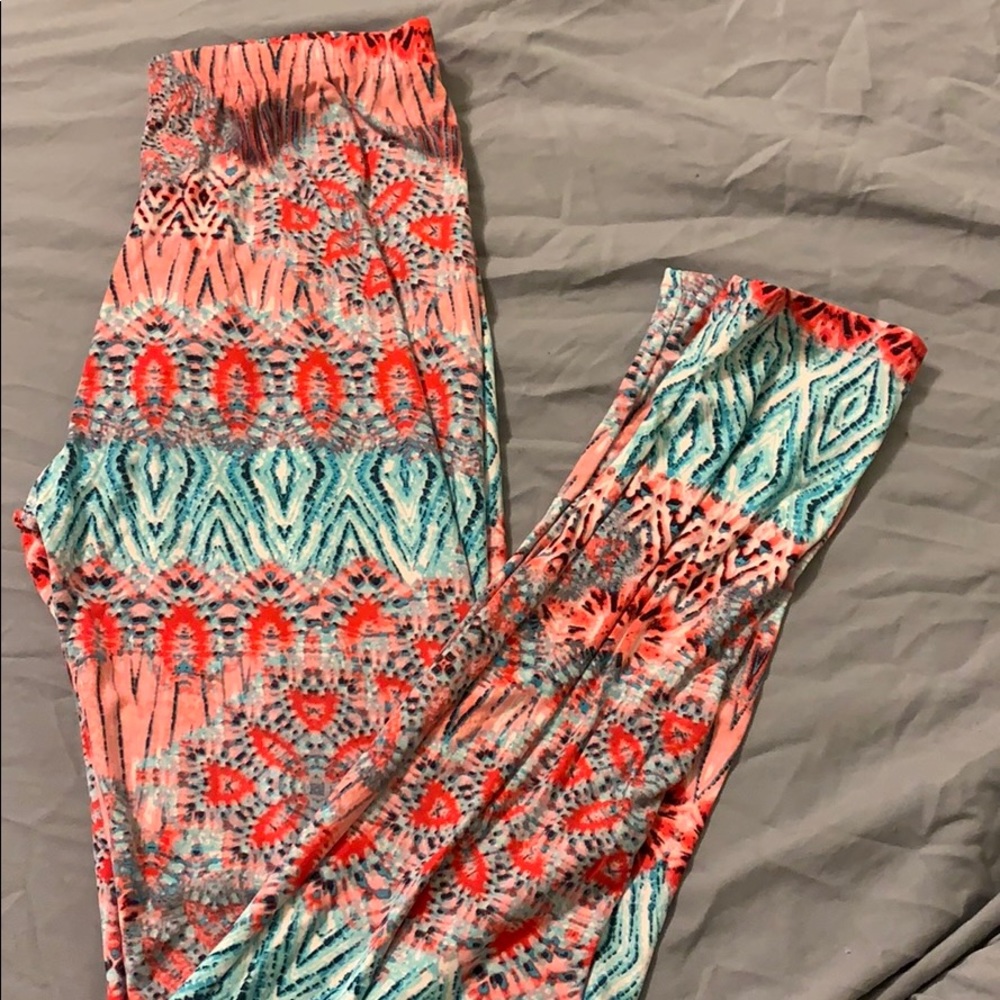 OS Hit Kiss Leggings